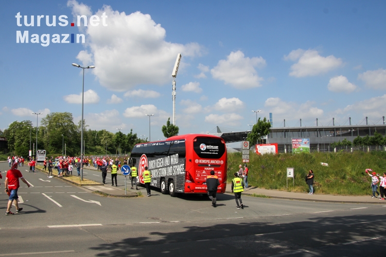 Ankunft Mannschaftsbus Rot-Weiss Essen Saisonfinale 14.05.2022