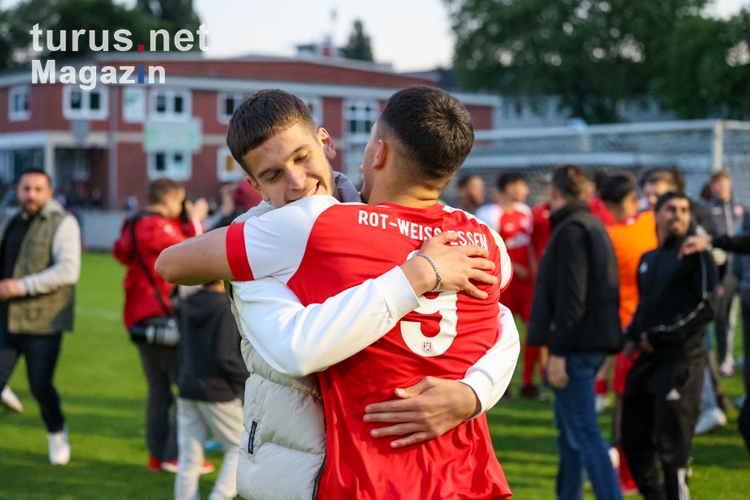 U19 Niederrheinpokalfinale Rot-Weiss Essen JUbel über Sieg 01.06.2022