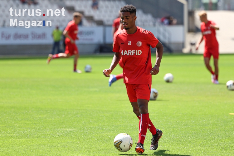 Aurel Loubongo Rot-Weiss Essen erstes öffentliches Training 16.06.2022