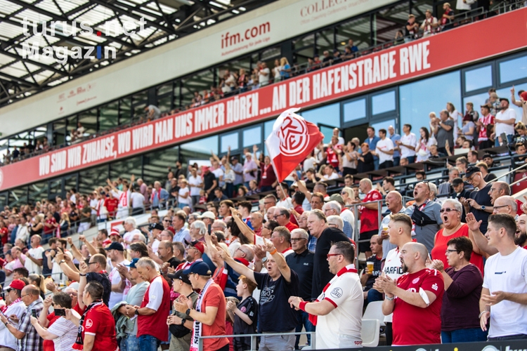 Rot-Weiss Essen Fans im Spiel gegen Ingolstadt 