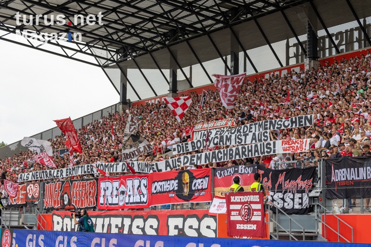 Spruchband Rot-Weiss Essen Fans Heimspiel FC Ingolstadt 04
