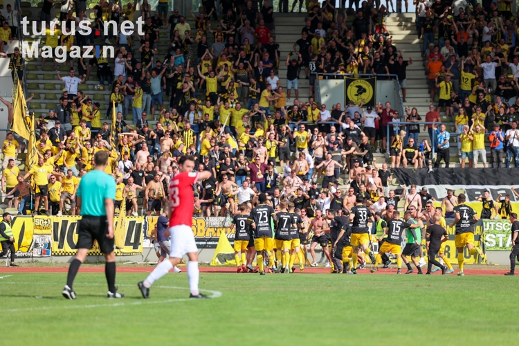 Alemannia Aachen Fans und Team feiern Tor 04.09.2022