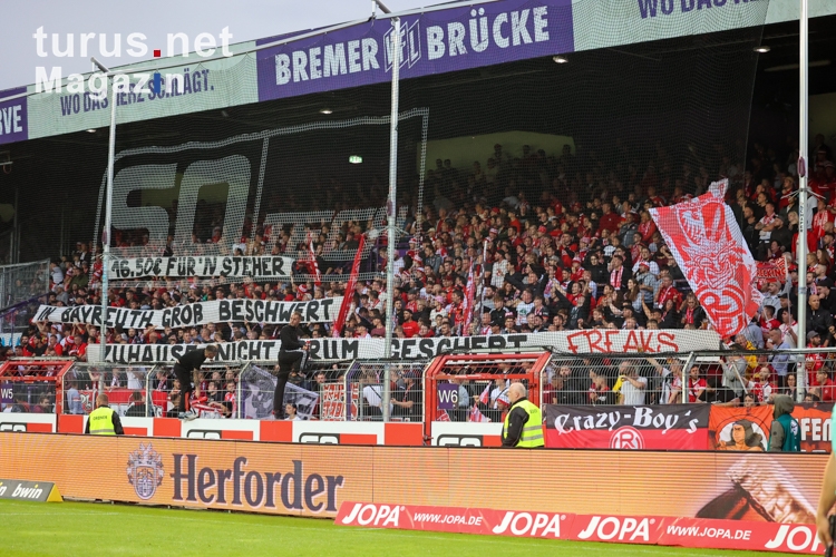 Spruchband RWE Fans gegen hohe Eintrittspreise in Osnabrück 09.09.2022