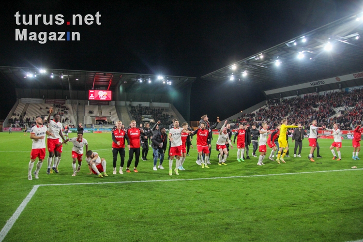Jubel Rot-Weiss Essen Sieg über 1. FC Saarbrücken 