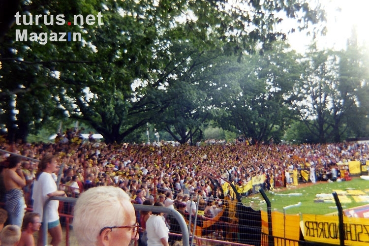 Fans von Dynamo Dresden in Cottbus (1995)
