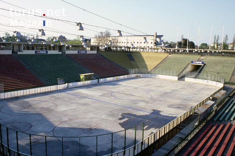 Kisstadion, offenes Eishockeystadion in Budapest