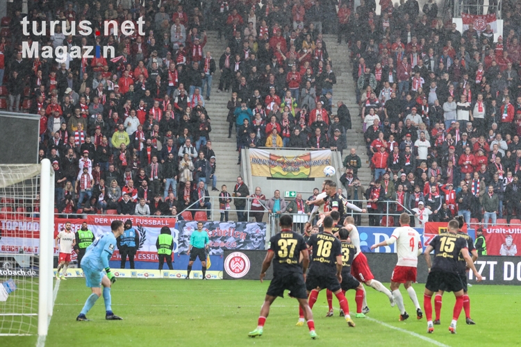 SV Wehen Wiesbaden vs. Rot-Weiss Essen Spielfotos 02.10.2022