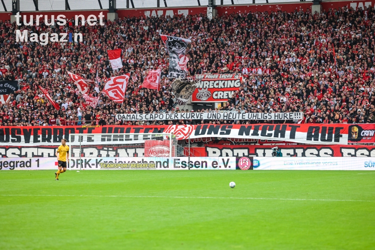 RWE Fans Spruchband gegen Fanbeauftragten 15.10.2022