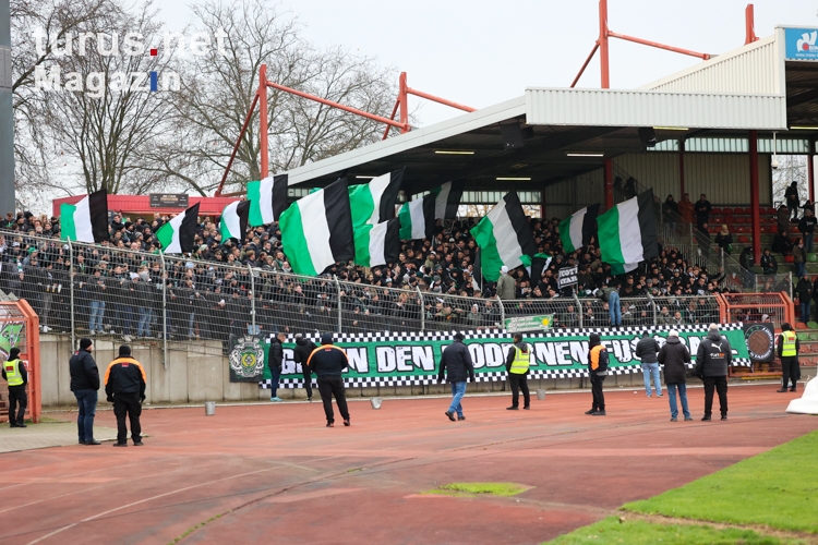 Support Fans von Borussia Mönchengladbach in Oberhausen