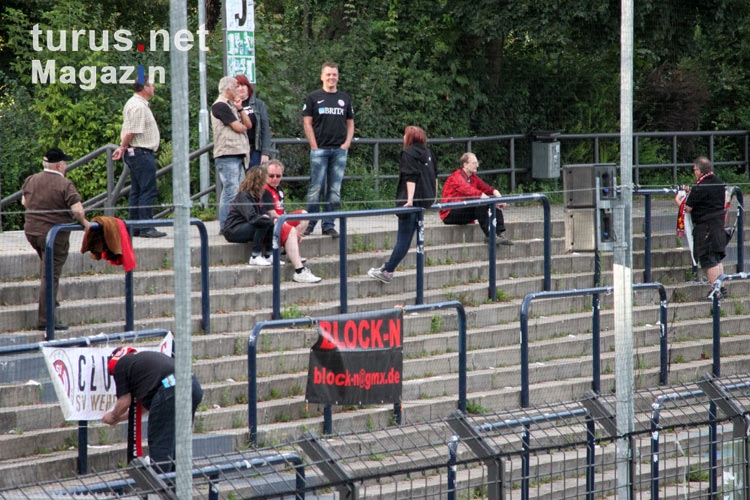 Fans des SV Wehen Wiesbaden in Babelsberg