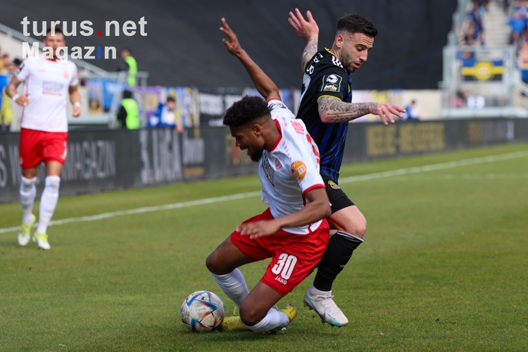 Isaiah Young, Calogero Rizzuto  1. FC Saarbrücken vs. Rot-Weiss Essen 18.03.2023