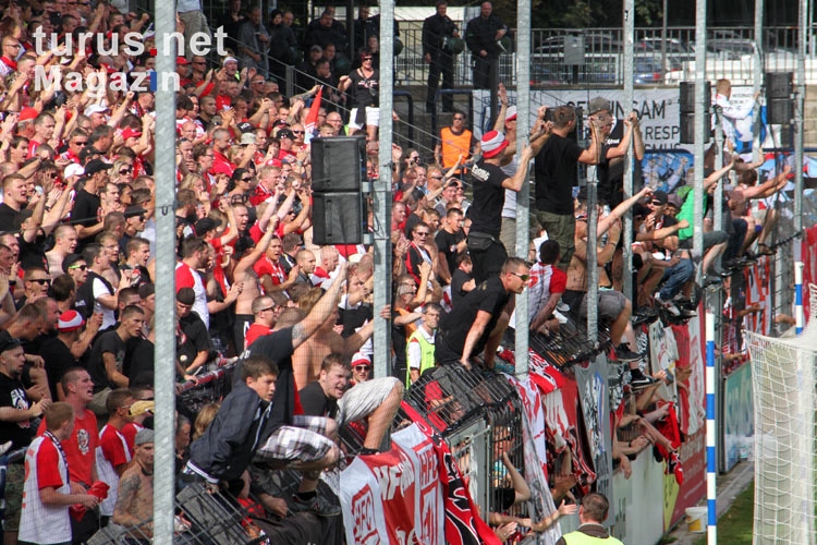 Der Hallesche FC feiert den 1:0-Sieg in Babelsberg