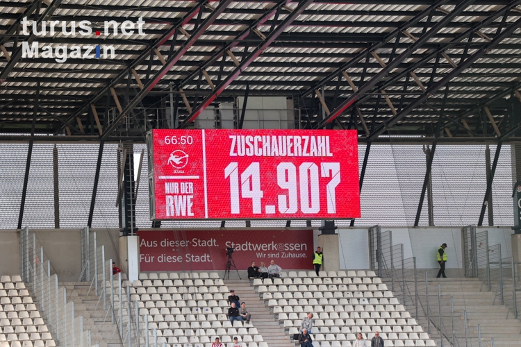 Anzeigentafel Zuschauerzahl Rot-Weiss Essen vs. SC Verl 07.10.2023