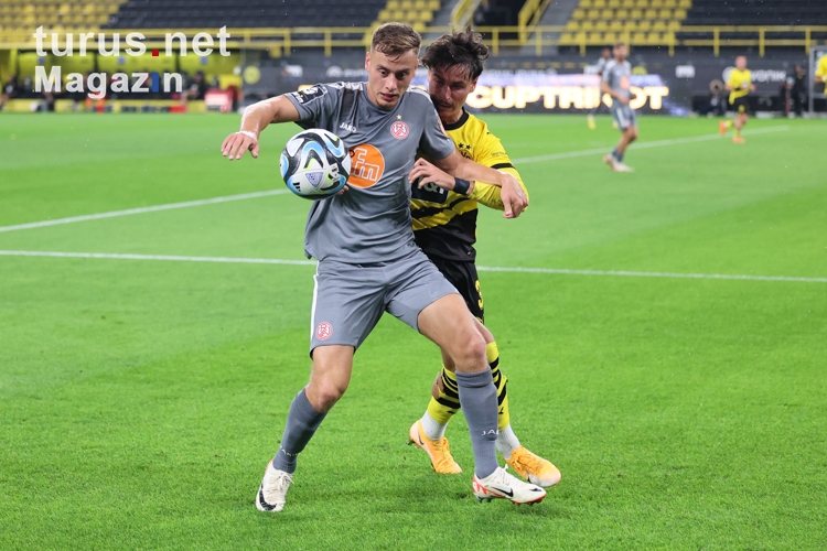 Zuschauerschnitt 3. Liga - Hier Spieler von Rot-Weiss Essen und Borussia Dortmund 2. Mannschaft