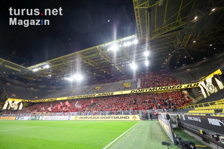 RWE Fans feiern Sieg in Dortmund 13.10.2023