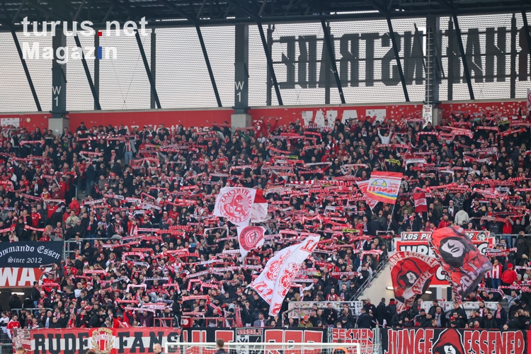 Rot-Weiss Essen Fans Support vs. SV Waldhof Mannheim Spielfotos 12.11.2023