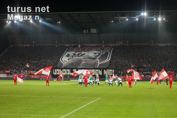 Vandalz Ultras Choreo Intro Rot-Weiss Essen vs. VfB Lübeck Spielfotos 15.12.2023