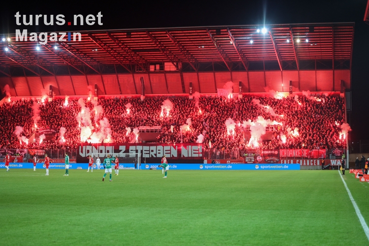 Vandalz Pyro Intro Rot-Weiss Essen vs. VfB Lübeck Spielfotos  15.12.2023