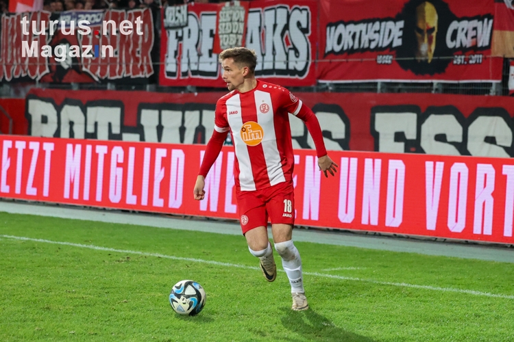 Nils Florian Kaiser Rot-Weiss Essen vs. VfB Lübeck Spielfotos  15.12.2023