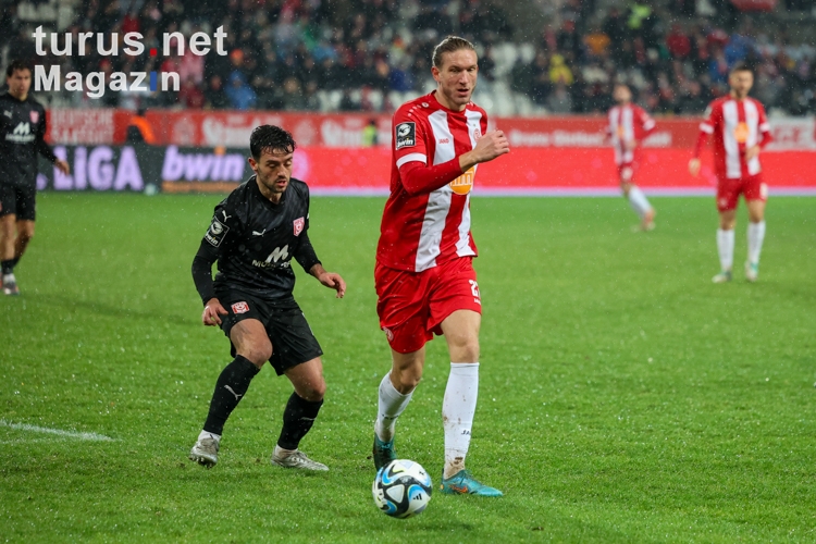 Vinko Sapina Rot-Weiss Essen vs. Hallescher FC Spielfotos 19.12.2023