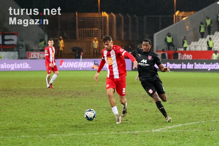 Leonardo Vonic, Enrique Lofolomo Rot-Weiss Essen vs. Hallescher FC Spielfotos 19.12.2023