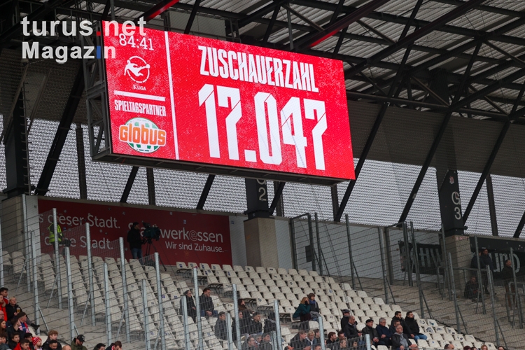 Anzeigentafel Zuschauerzahl Rot-Weiss Essen vs. SSV Ulm 17.02.2024