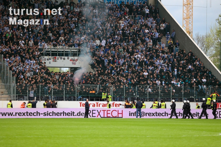 MSV Duisburg Fans im Gästeblock nach Niederlage 07.04.2024
