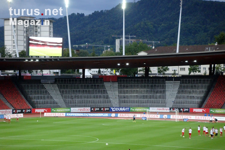 Leerer Stehblock im Stadion Letzigrund in Zürich