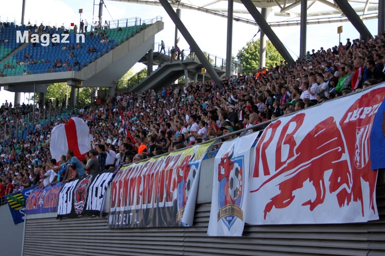 Anhänger von RB Leipzig beim Duell gegen den 1. FC Lok