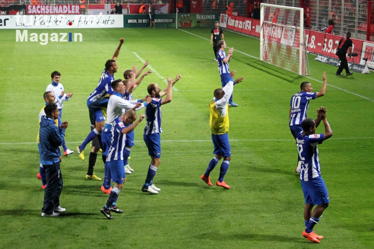 Derbysieger! Hertha BSC feiert den 2:1-Sieg bei Union Berlin