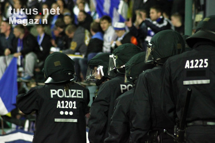 Berliner Polizei vor dem Magdeburger Fanblock