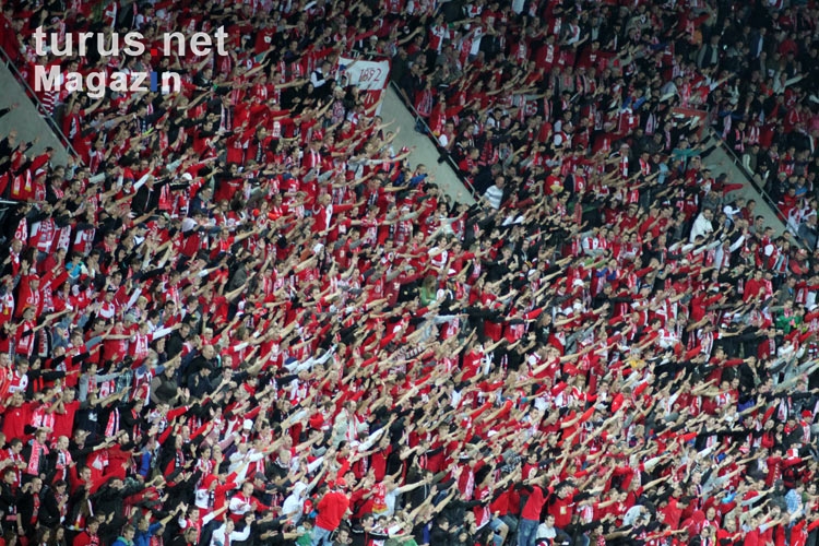 guter Support auf der Tribüne der SK Slavia-Fans