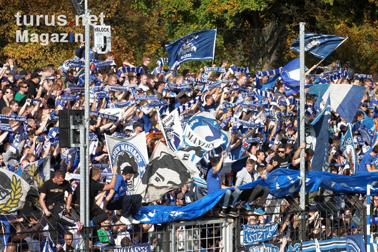 Karlsruher Support im Babelsberger Karl-Liebknecht-Stadion