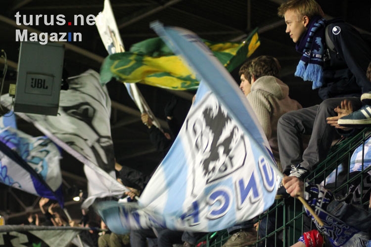Fans des TSV 1860 feiern den Sieg beim BAK 07