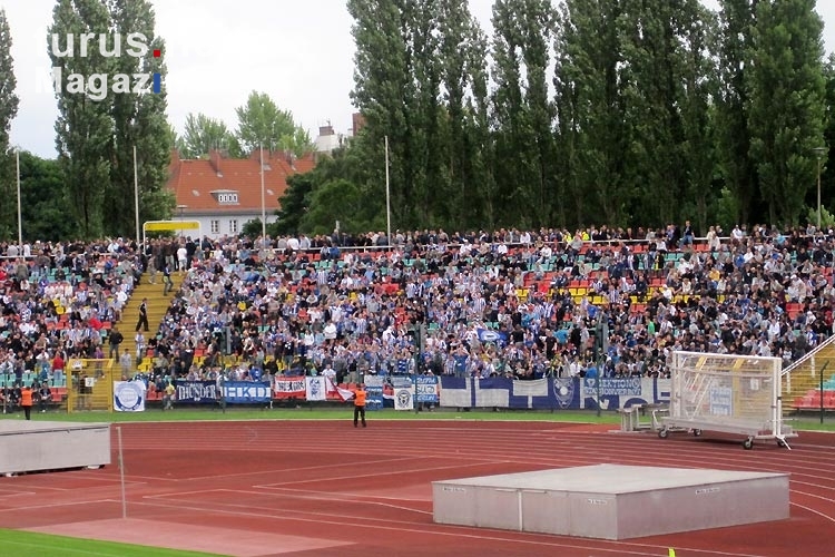 Hertha-Fans im Jahn-Sportpark beim BFC Dynamo