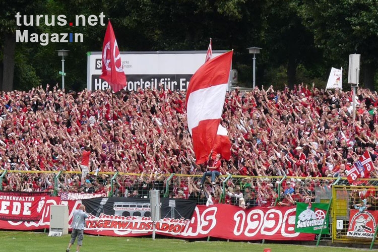 Fans des FC Rot-Weiß Erfurt gegen Jena