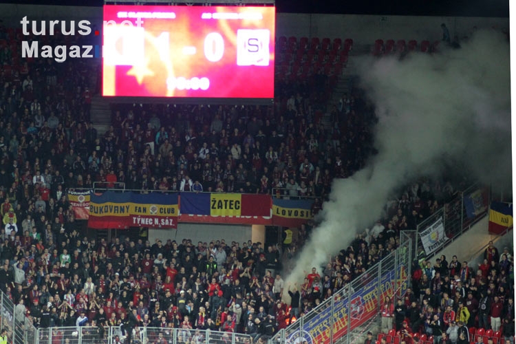 Sparta Praha Fans zündeln bei Slavia