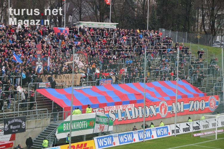Wuppertaler Fans nach Anpfif gegen RWE