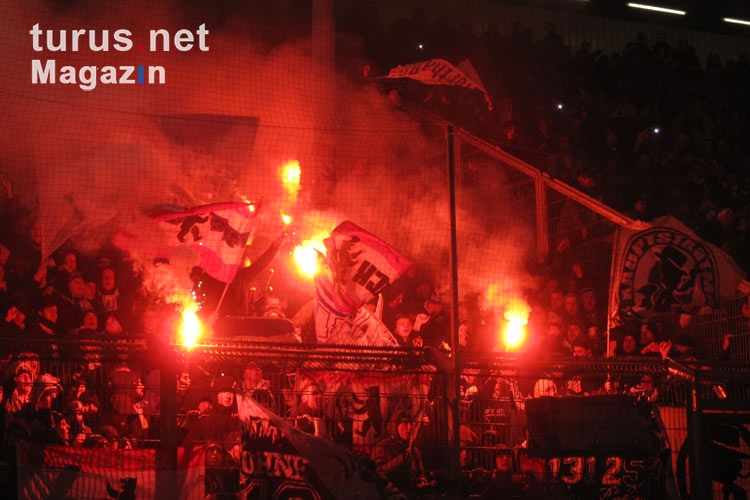 Pyrotechnik bei Energie Cottbus gegen Hertha BSC
