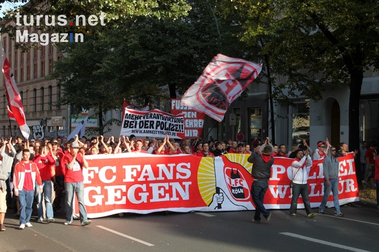 Fans und Ultras des 1. FC Köln bei der Fandemo 2010