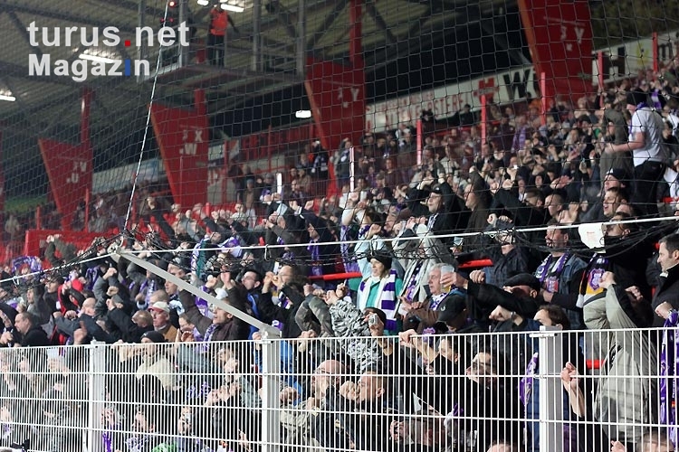 Aue-Fans beim Spiel in Berlin