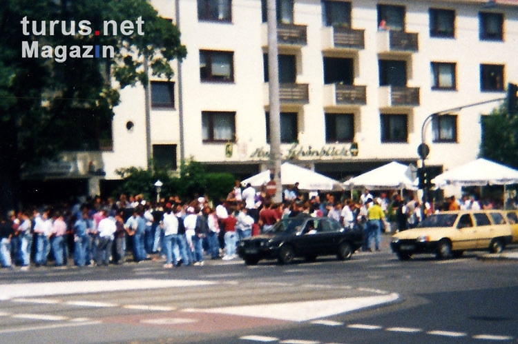 Kölner Fans treffen sich auf der Aachener Straße, Mitte 90er Jahre