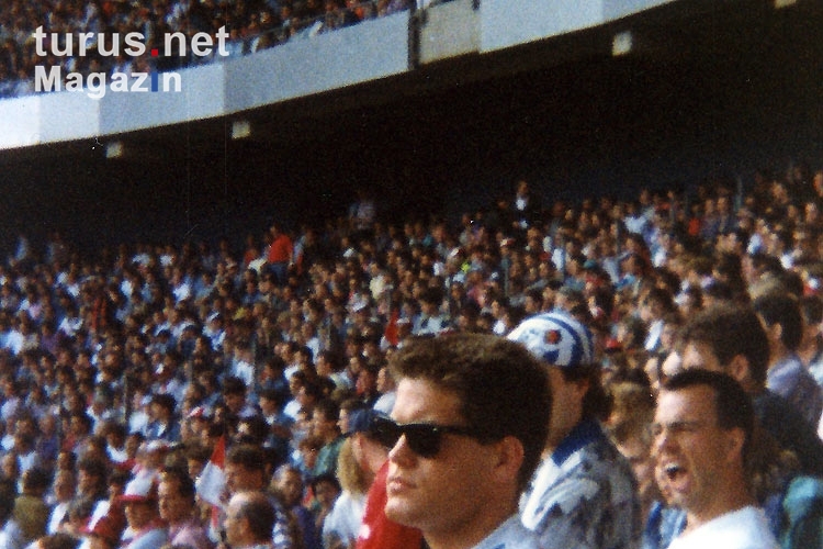 Schalke-Fans beim 1. FC Köln in Müngersdorf, Mitte der 90er Jahre