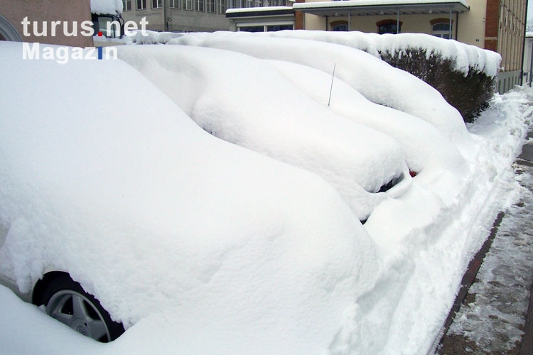 zugeschneite Autos in Basel