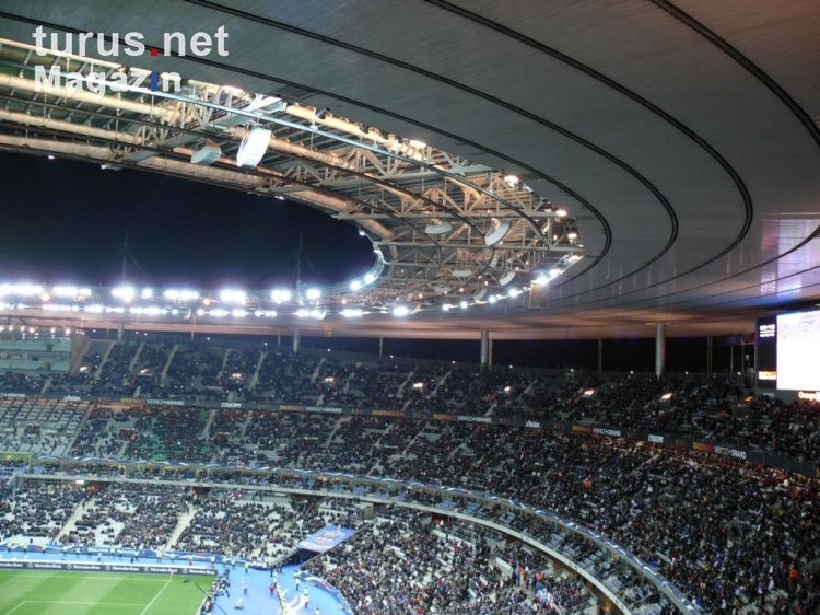 Stade de France: französische Fans Länderspiel gegen Deutschland