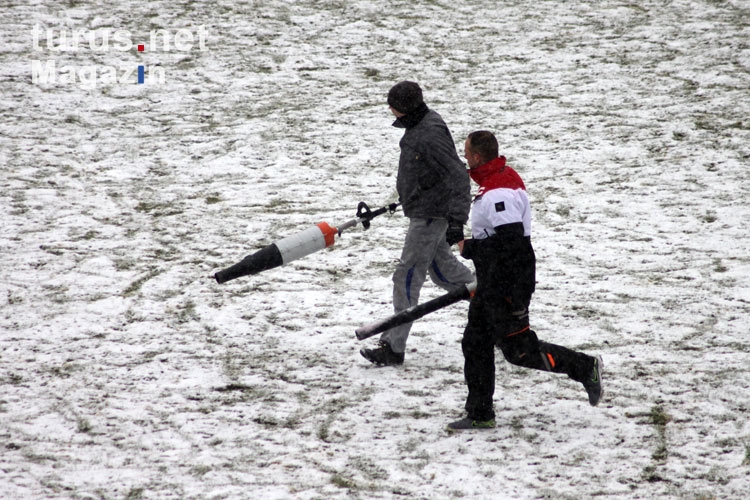 Schneeräumung beim Spiel HFC gegen Chemnitzer FC