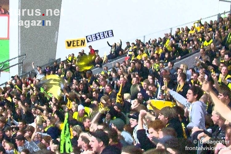 Fans von Borussia Dortmund bei Bayer 04 Leverkusen, 2009/10