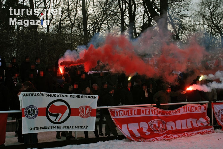 Pyrotechnik beim Spiel Tebe gegen Partizan Minsk
