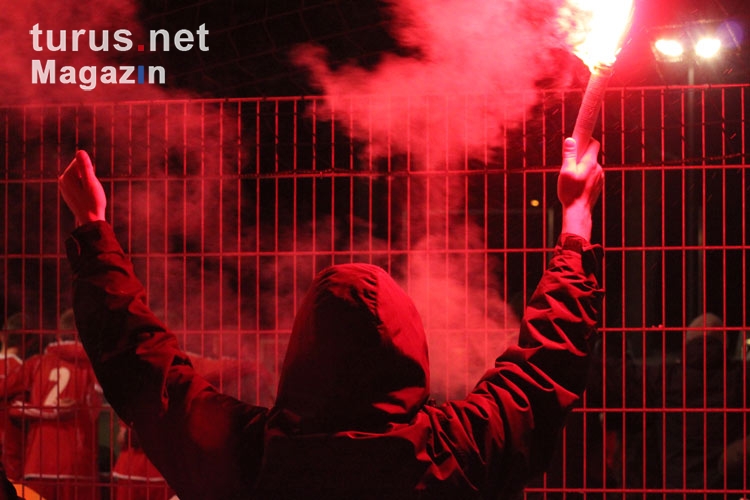 Bengalos und Rauch bei Babelsberg 03 gegen Partizan Minsk