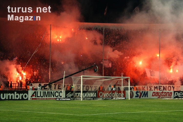 Fankurve von PAOK Thessaloniki im Toumba Stadion
